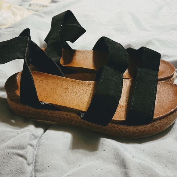 Sandals - Picture 2 of 3